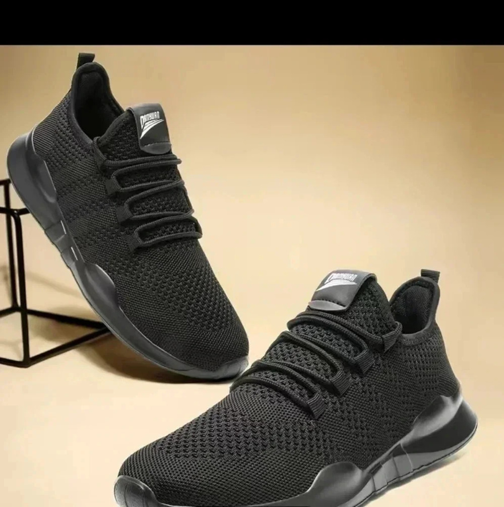 > New no tag,  very light men's snickers